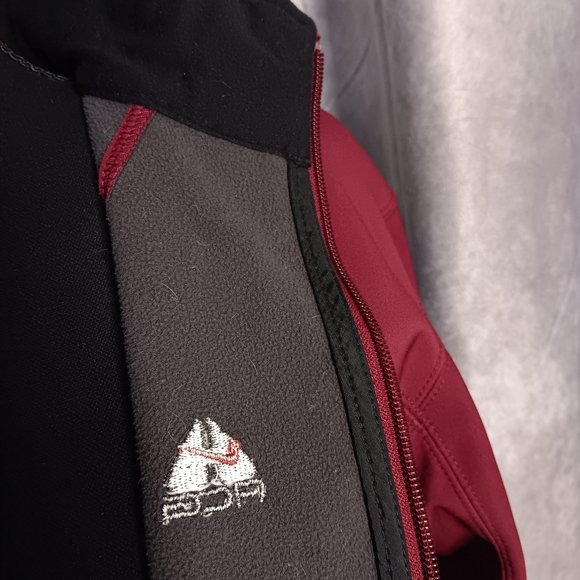Nike ACG Maroon Softshell jacket - Picture 2 of 14